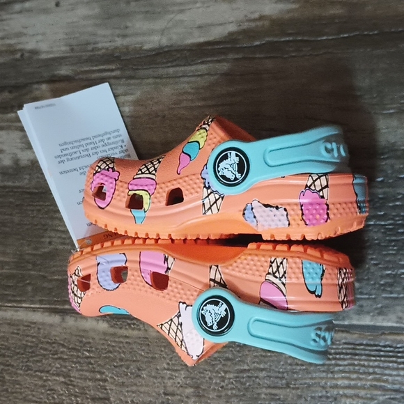 SOLD 💕 HP 🎉Toddler Classic Pool Party CROCS - Picture 8 of 15